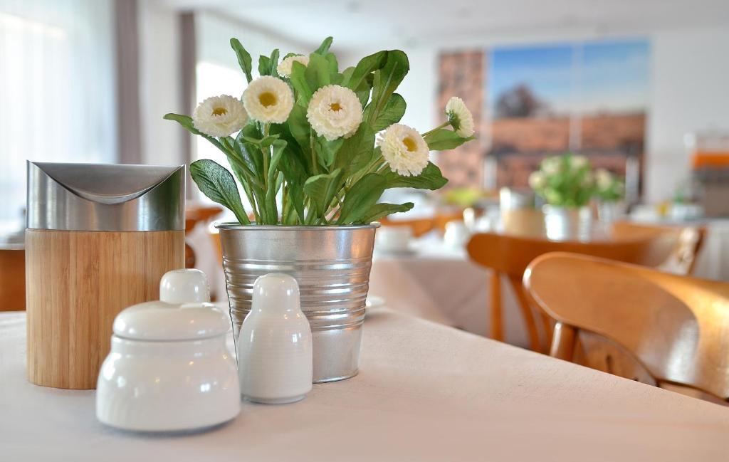 Centra Hotel Schwedt Buitenkant foto